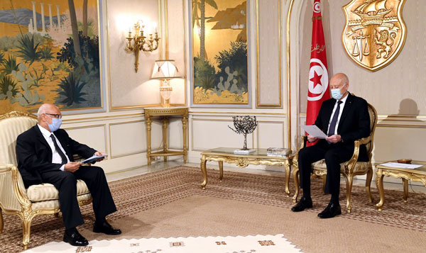 رئيس الجمهورية يتسلم رسالة خطية من نظيره لمالي (فيديو) رئيس الجمهورية يتسلم رسالة خطية من نظيره لمالي (فيديو)