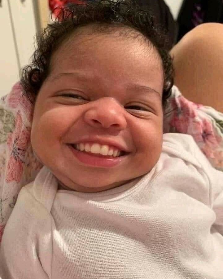 كل الحقيقة عن ولادة طفل بأسنان كاملة