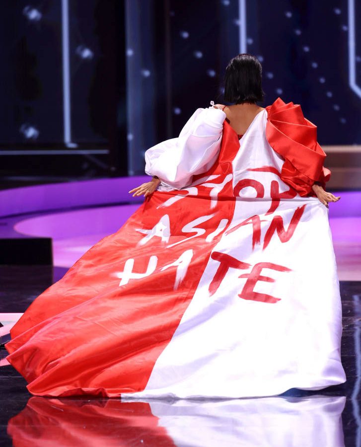 حتى مسابقة ملكة جمال الكون لم تخلو من الشعارات السياسية (فيديو)