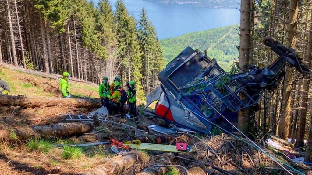بينهم 5 إسرائيليين: 14 قتيلا في سقوط “تلفريك” بإيطاليا