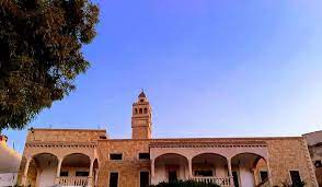 العثور على رضيع حديث الولادة أمام جامع في قربة