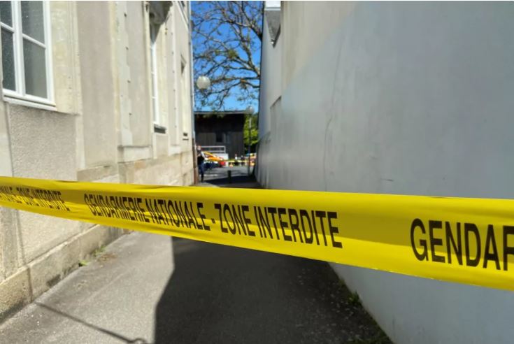 فرنسا: طعن ضابطة في مركز للشرطة وفرار الجاني