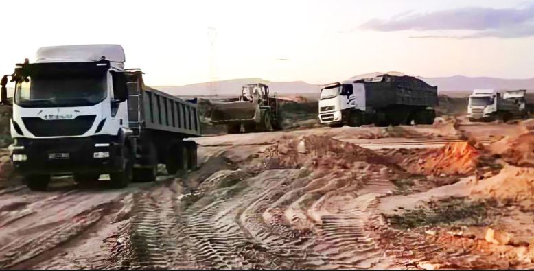 استئناف نقل الفسفاط من أم العرائس عبر الشاحنات