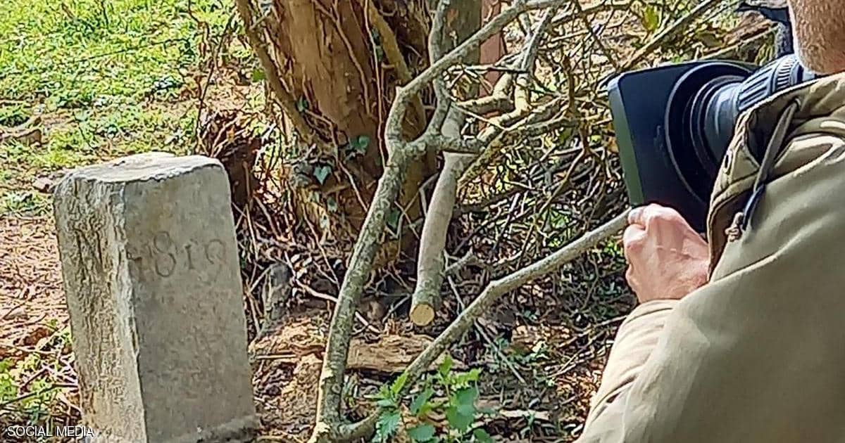 لتكبير مساحة ارضه/ مزارع يغيّر حدود دولتين في أوروبا بتحريك حجر