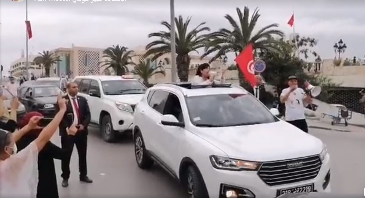 شاهد الفيديو/ طوفان سيارات عبير موسي يغمر قرطاج والقصبة