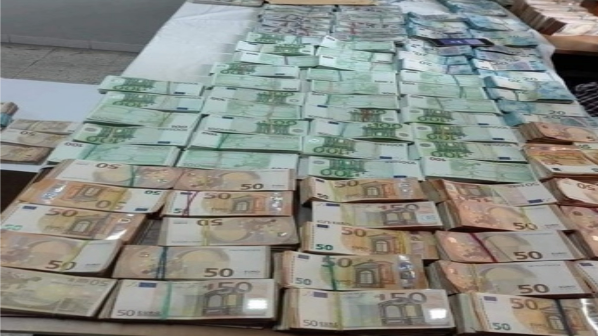 في منزل كامل وفريانة: حجز مبالغ مالية هامة من العملة التونسية و”اليورو” ومصوغ