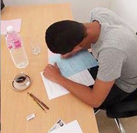 تلاميذ بينهم تلميذة يجتازون امتحان الباكالوريا في هذه السجون