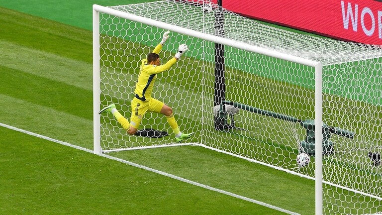 شاهد الفيديو.. هدف عالمي من منتصف الملعب في أمم أوروبا