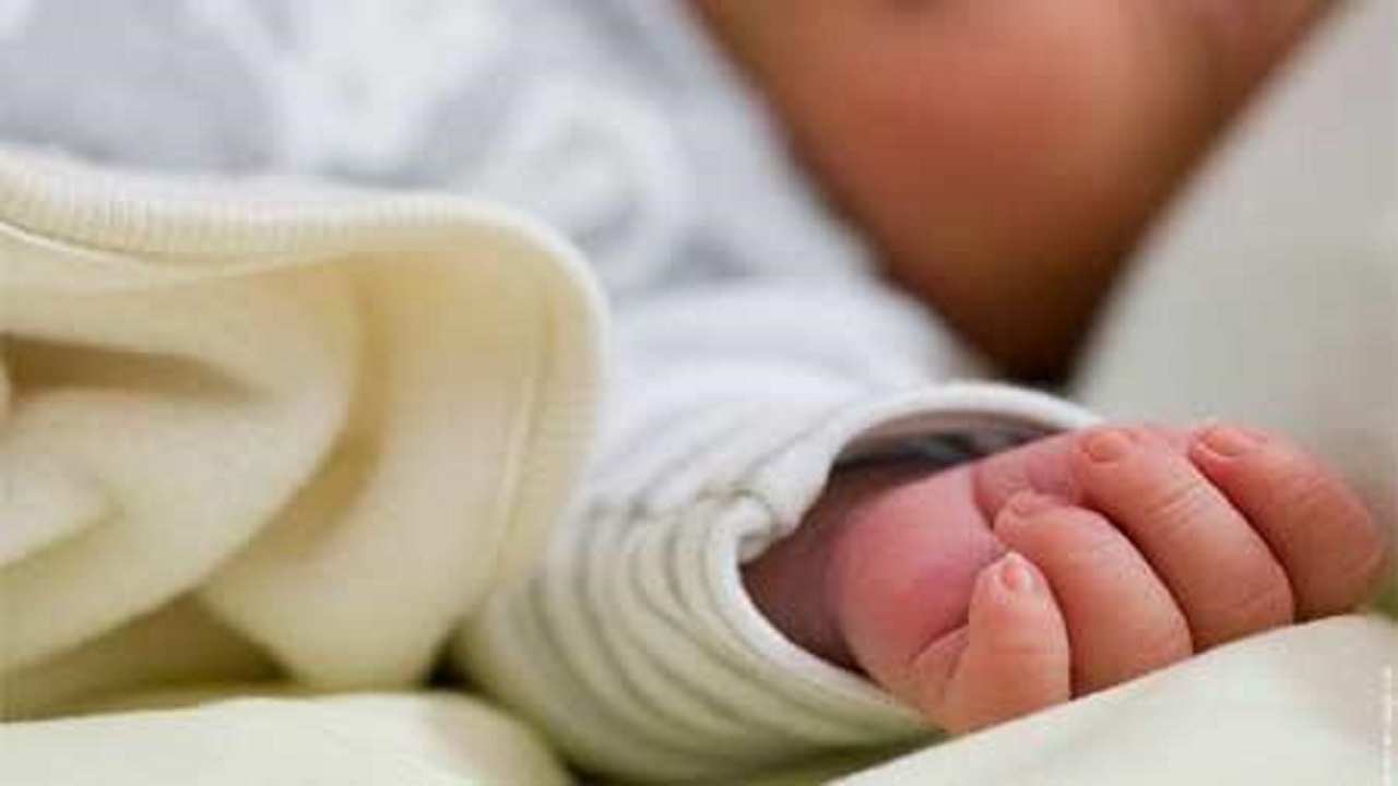 الهوارية: قتلت رضيعتها خنقا وأخفت الجثة في الثلاجة