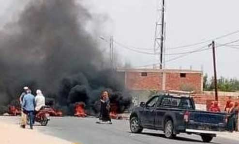 متساكنو هذه الجهة يغلقون الطريق العام بسبب العطش (صور)