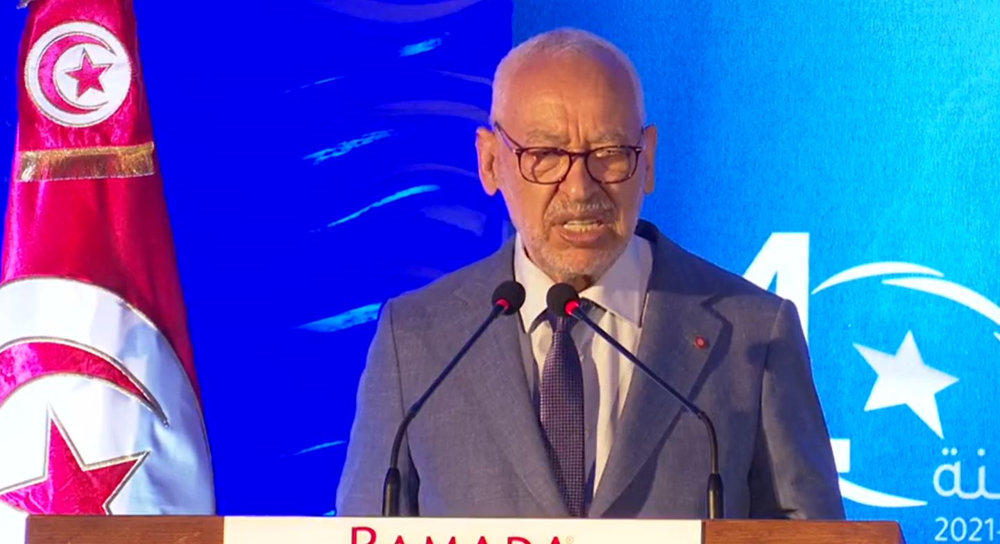 الغنوشي: تونس الدولة الوحيدة في المنطقة العربية تتغير فيها الحكومات برفع الأصابع