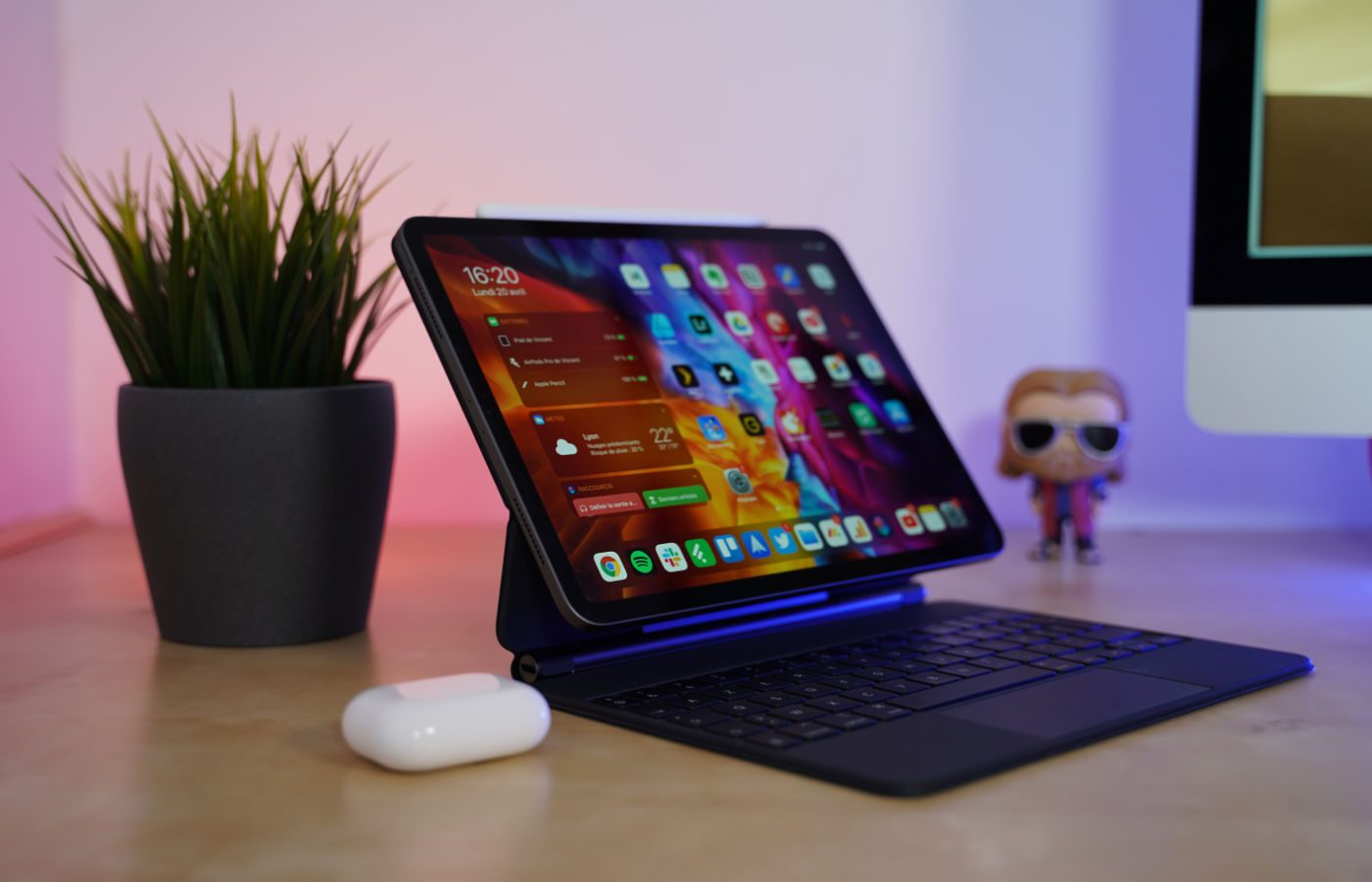 “آيباد برو” القادم بشحن لاسلكي وظهر زجاجي