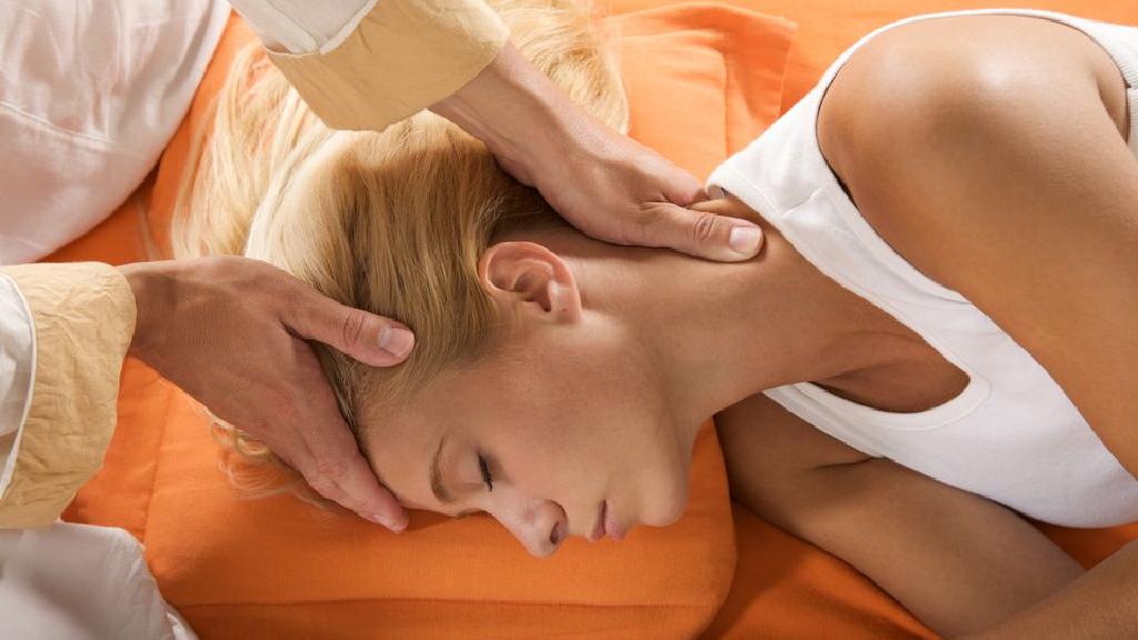 للتخلص من إنتفاخ الوجه والتجاعيد  جربي تقنية “شياتسو”