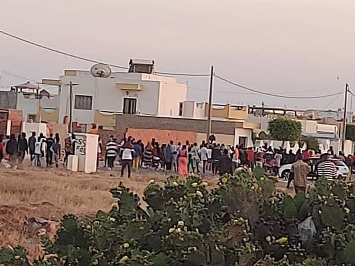 مناوشات بين عدد من أهالي ساقية الزيت وأجانب (صور)