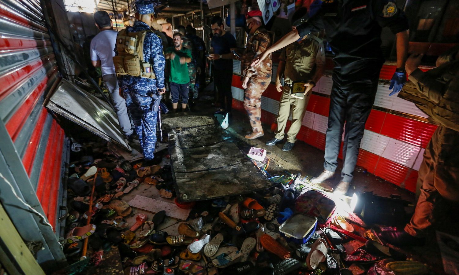 ما لا يقل عن20 قتيلا  في هجوم دام بسوق في بغداد عشية عيد الأضحى (فيديو)