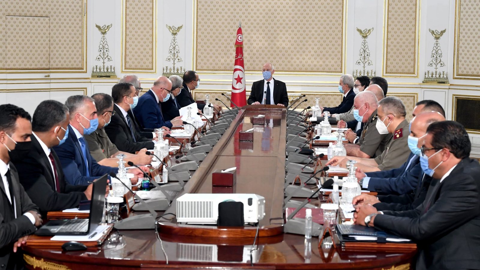 هذا ما قرره قيس سعيّد بعد اجتماعه بقيادات عسكرية وأمنية