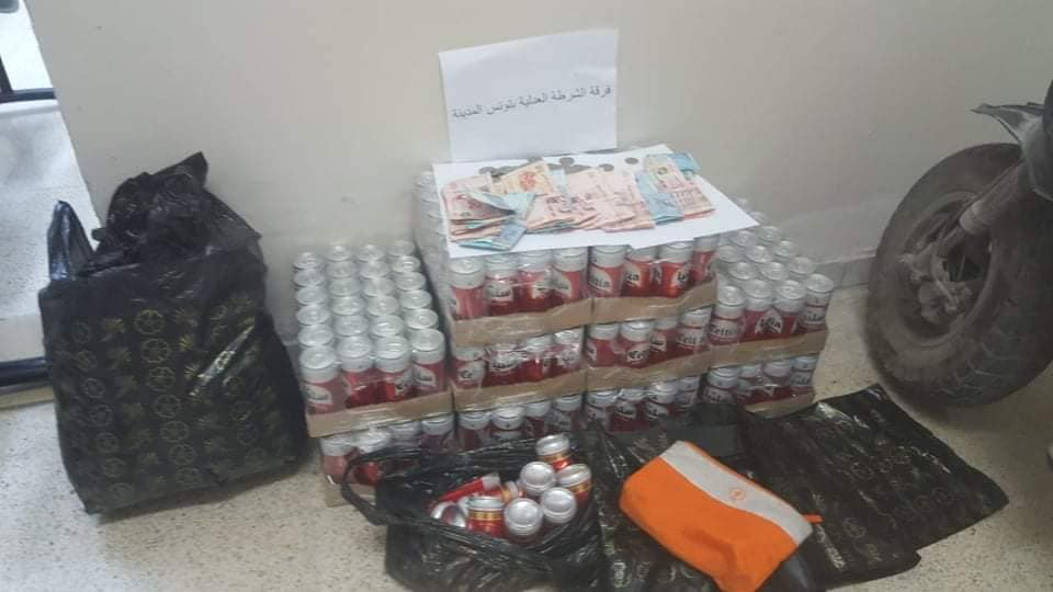 يبيع الخمر خلسة “واصلة” للبيت إلى أن حصل المحظور (صور) يبيع الخمر خلسة “واصلة” للبيت إلى أن حصل المحظور (صور)