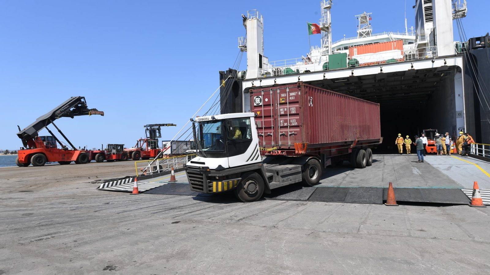 تسلّم مساعدات طبية من إيطاليا (فيديو)