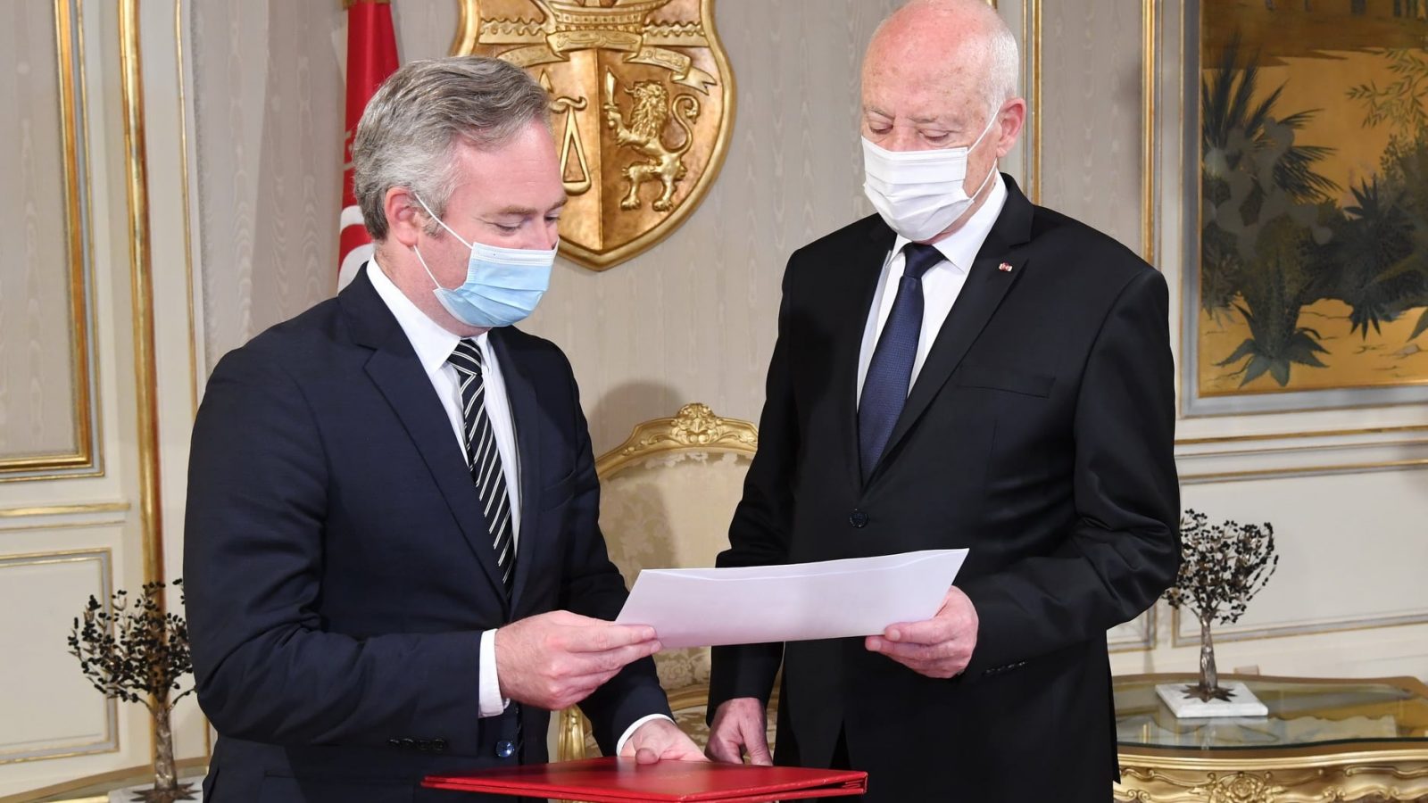 فرنسا تقرر منح دفعة جديدة من اللقاحات ومعدات طبية وأوكسيجين (فيديو)