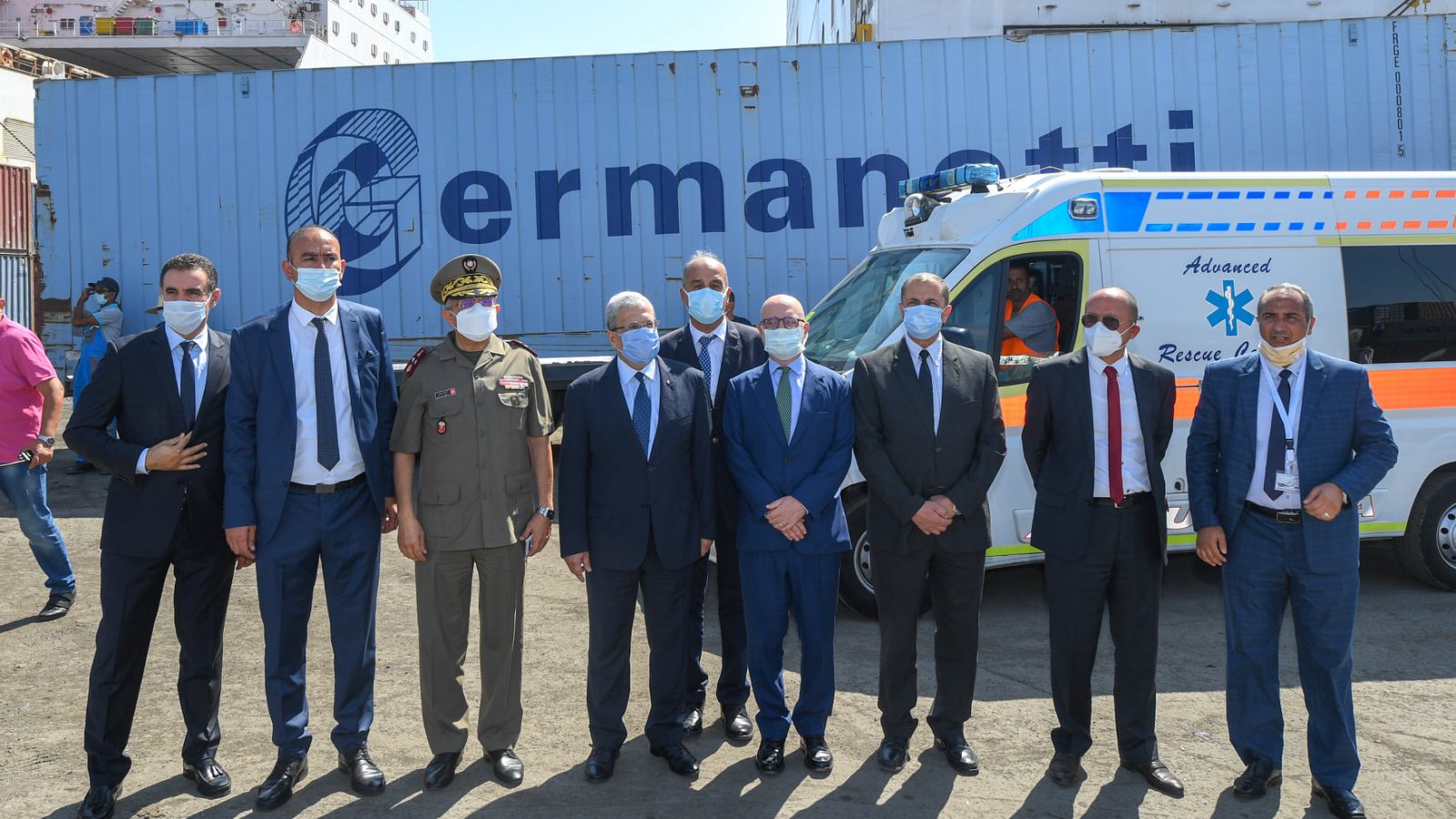 أكسجين وسيارة إسعاف متطورة من إيطاليا لتونس (صور)