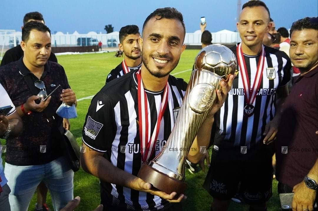 منصر يغادر النادي الصفاقسي ويطالب بمستحقاته