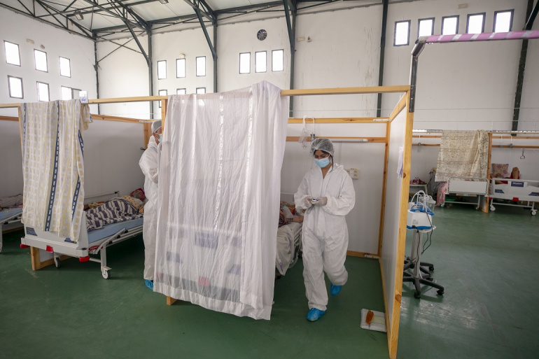 مستشفى ميداني بانتظار الإطار الطبي والأكسجين بهذه الولاية مستشفى ميداني بانتظار الإطار الطبي والأكسجين بهذه الولاية