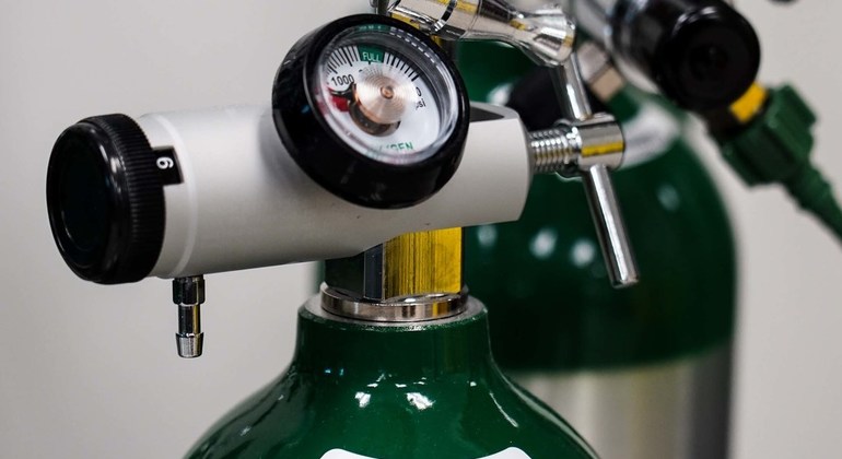 ماكرون يدعم تونس بالأكسجين ماكرون يدعم تونس بالأكسجين