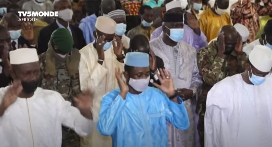 خلال صلاة عيد الأضحى: محاولة اغتيال الرئيس المؤقت لمالي (فيديو)