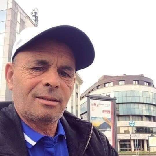 طبيب يقتل والده