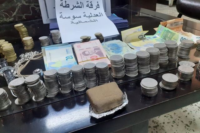 سوسة: حجز صفيحة “زطلة” وعملة أجنبية وتونسية