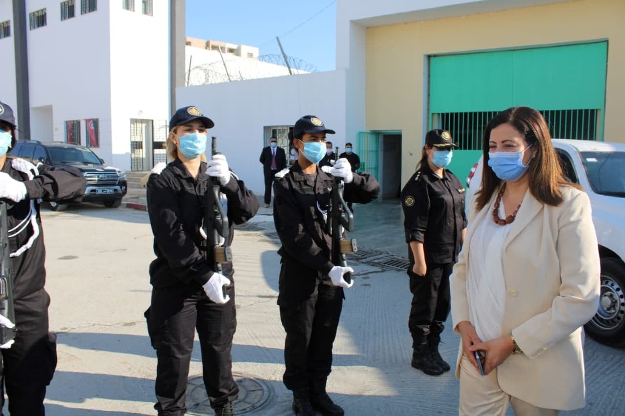 وزيرة العدل بالنيابة تشارك الأعوان والمودعين في السجون فرحة عيد الأضحى