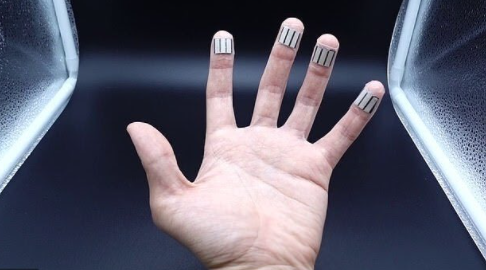 شاحن هاتفك القادم هو إصبع يدك (فيديو)