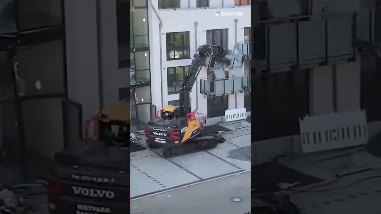 مقاول يحطم عقارا لأن مالكه لم يدفع له ثمن بنائه (فيديو)