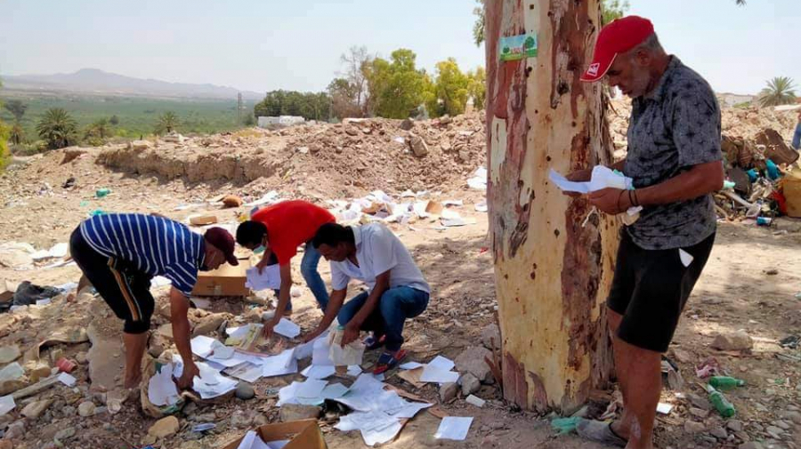 العثور على وثائق ادارية ومراسلات سرية مدفونة في حفرة في هذه المدينة ..ما الحكاية؟