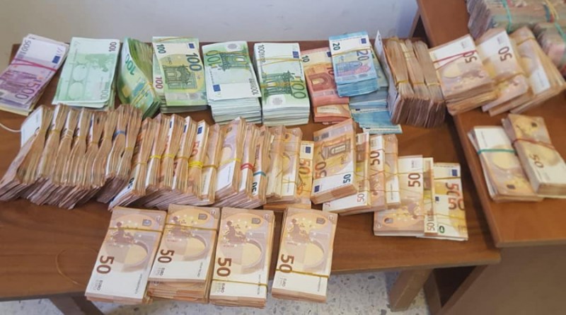 التمديد في الاحتفاظ بهذه القاضية