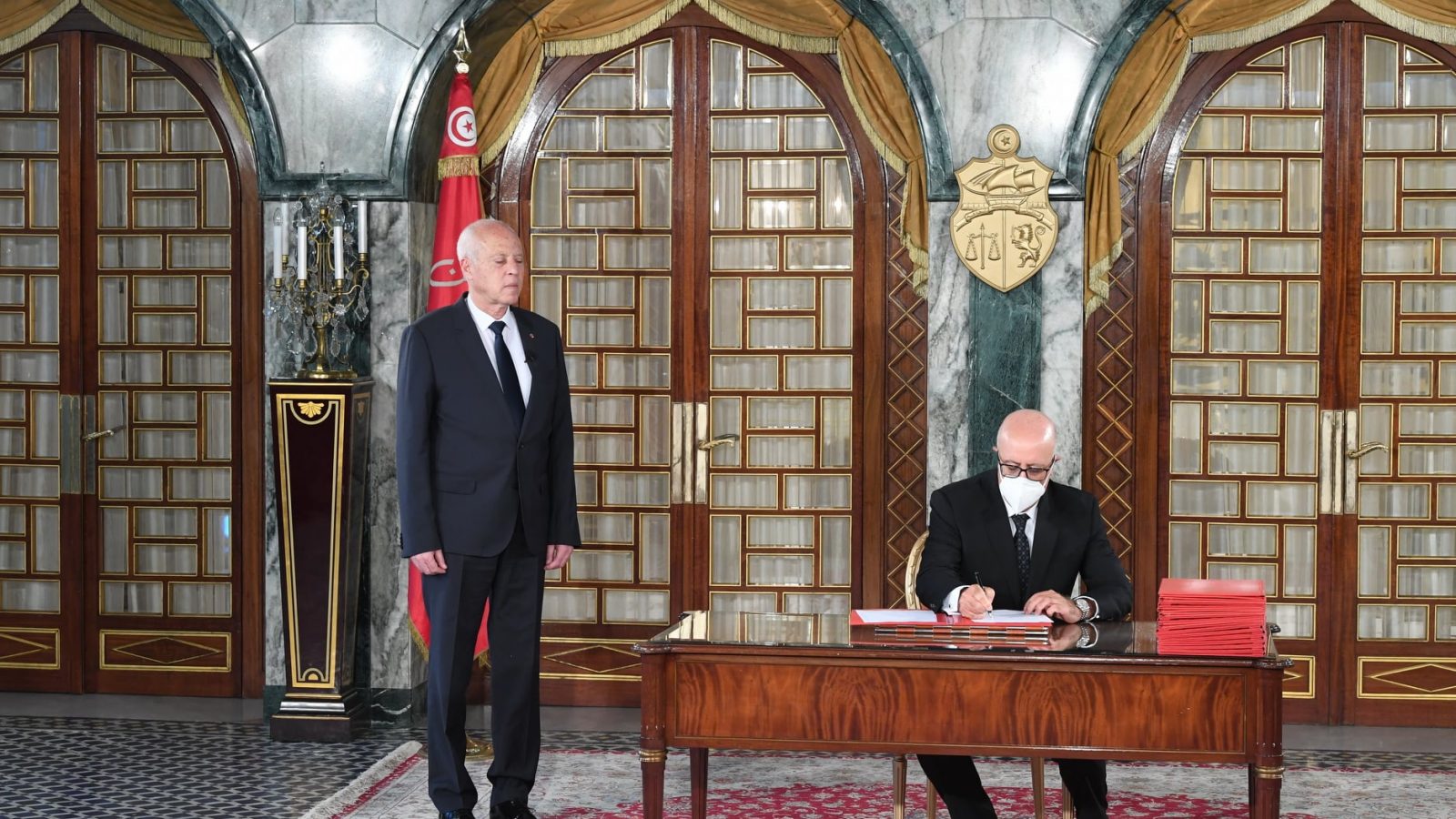 سعيد يشرف على توقيع  هذه الاتفاقية