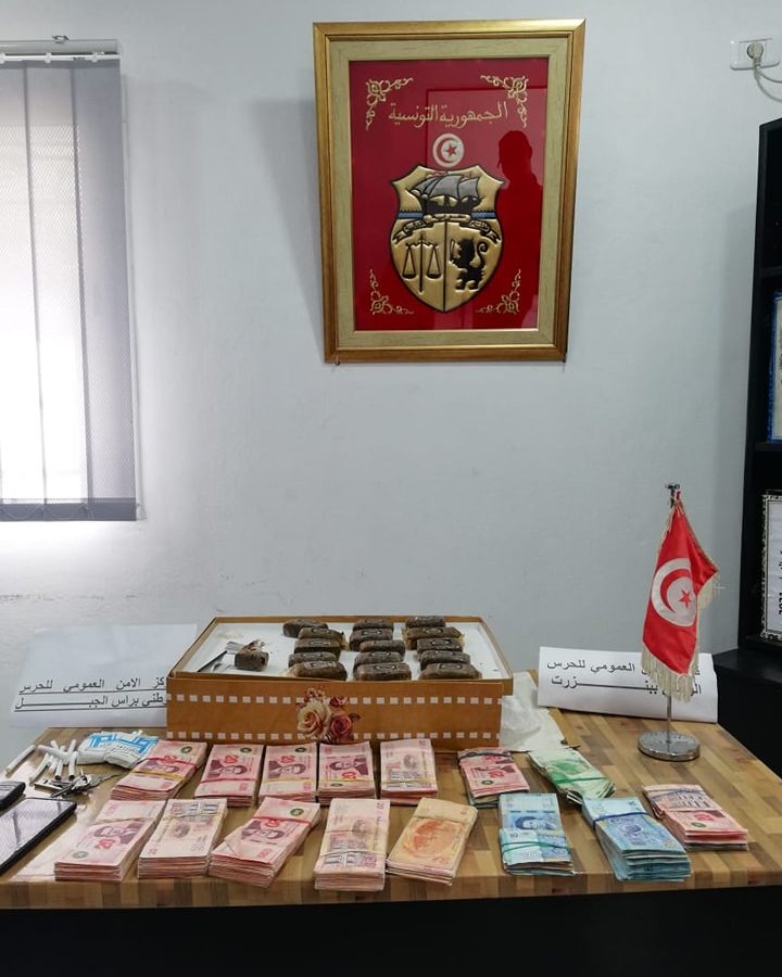 رأس الجبل: القبض على شخص بحوزته زطلة و23 ألف دينار