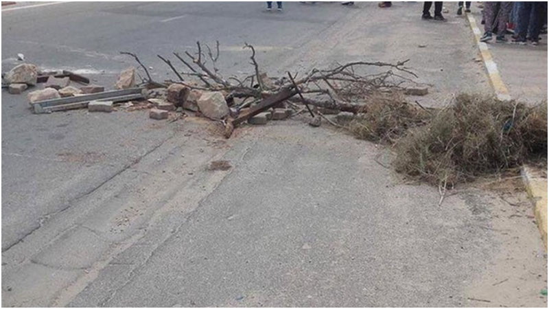 مواطنون يقطعون الطريق في هذه الجهة،وهذه مطالبهم