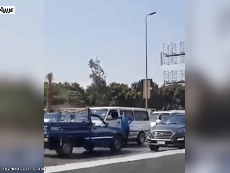 الشرطة  تطارد سائقا  يسير بسرعة جنونية (فيديو)