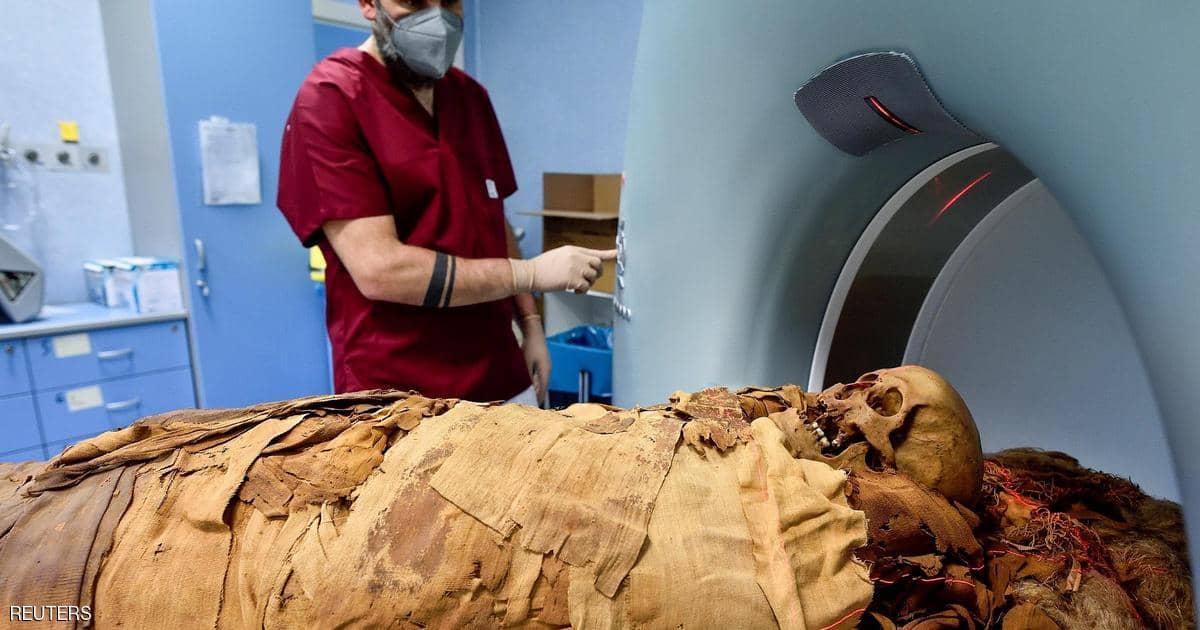 مومياء غامضة في إيطاليا (فيديو)