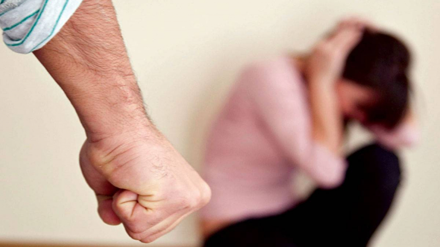 السيجومي: عنف زوجته ثم “كواها” في مكان حساس