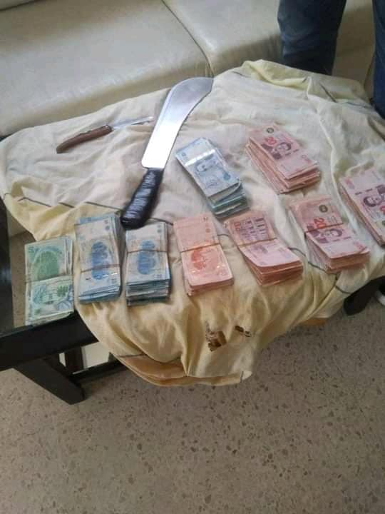 حي التضامن: القبض على شاب سطا على مغازة وهدد العاملات بساطور (صور)