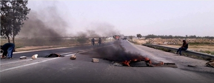 القيروان: محتجون يغلقون الطريق للمطالبة بتوفير الماء الصالح للشرب
