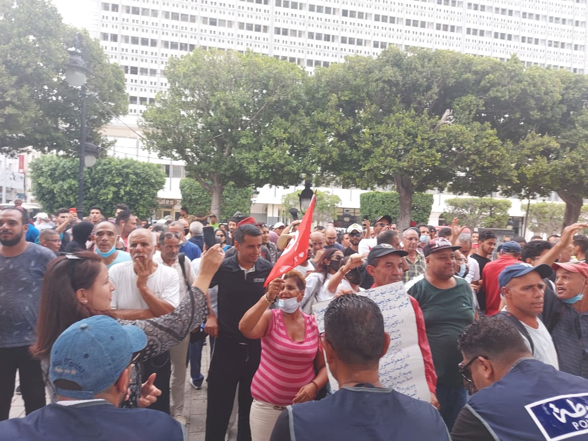 أنصار قيس سعيد ينظّمون وقفة في شارع بورقيبة (فيديو)