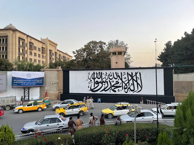 “طالبان” تنتقم من السفارة الأمريكية  على طريقتها