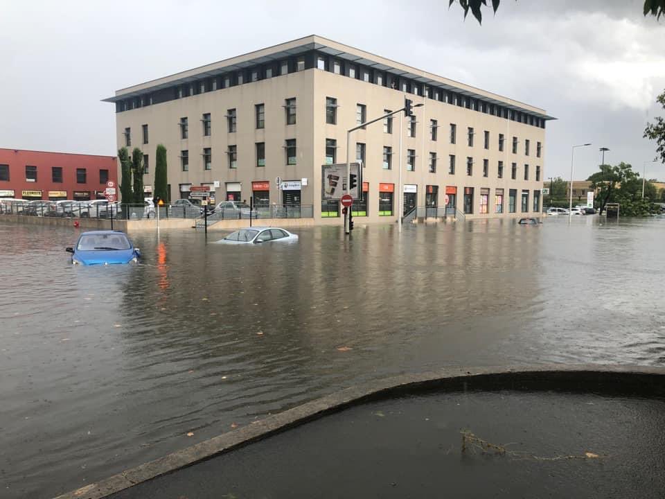 قتلى في أمواج مفاجئة وأمطار غزيرة جنوب فرنسا (فيديو)