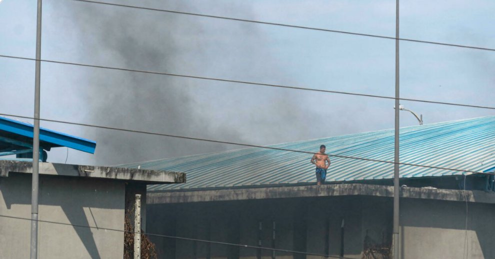 حرب بين العصابات في سجن بالإكوادور تسفر عن 116 قتيلا (فيديو)