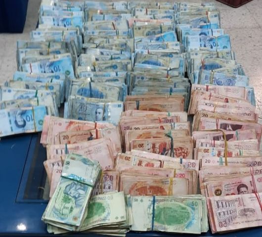 حجز مبلغ 176 مليونا وكمية من السجائر في سوسة