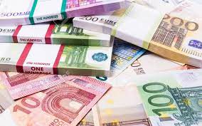 الأزمة السياسية تلقي بظلالها على سوق السندات