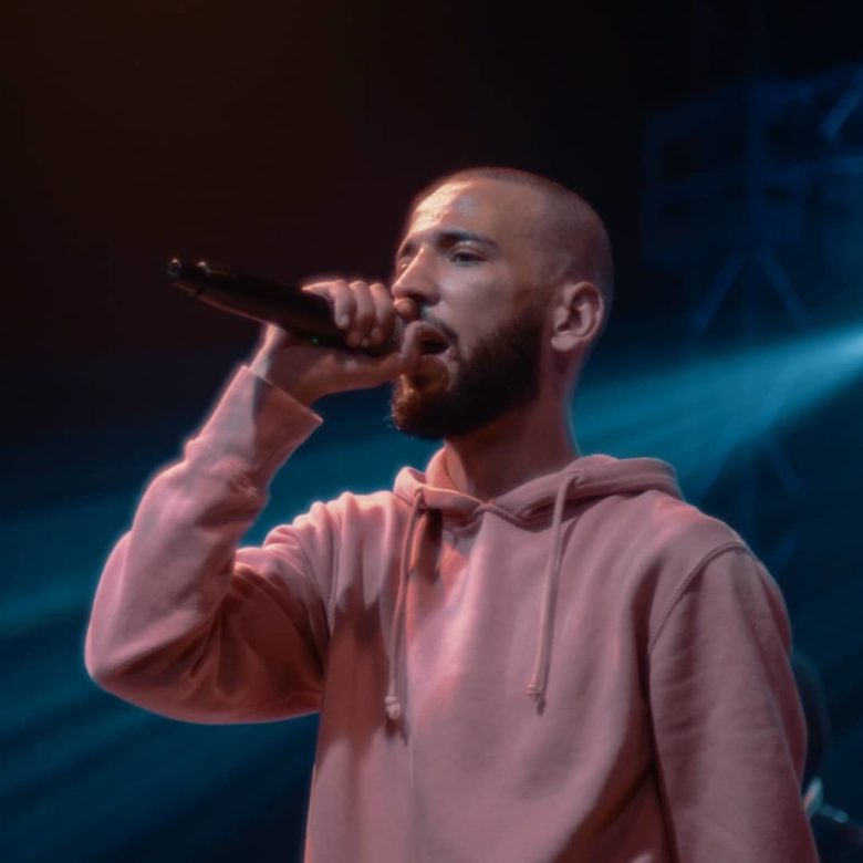 ايقاف مغنّيي راب